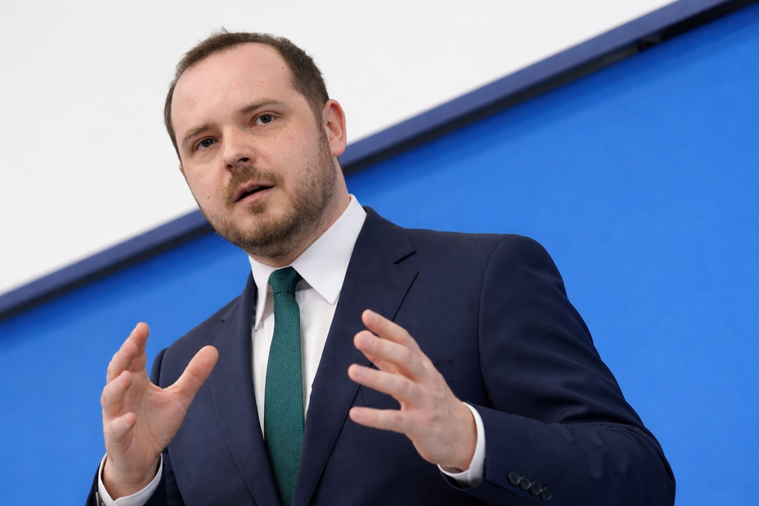 4.000 de lei mai puțin la salariu și 2.000 de specialiști fără post. C&acirc;t costă pentru spitale noua ecuație din sănătate