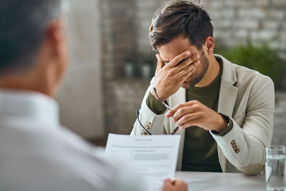 7 semne că urmează concedieri la tine &icirc;n firmă. Cum faci diferența &icirc;ntre o simplă perioadă dificilă și un avertisment real