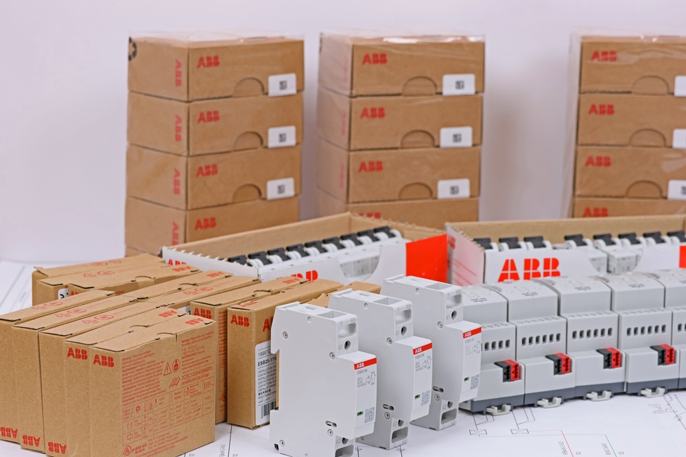 ABB &icirc;nregistrează comenzi record de 12 miliarde de dolari și accelerează investițiile