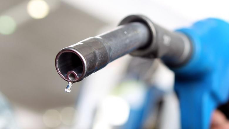 Acord pentru reducerea accizei la carburanți. Bogdan Ivan: &bdquo;Motorina s-ar putea ieftini cu p&acirc;nă la 84 de bani pe litru&rdquo;