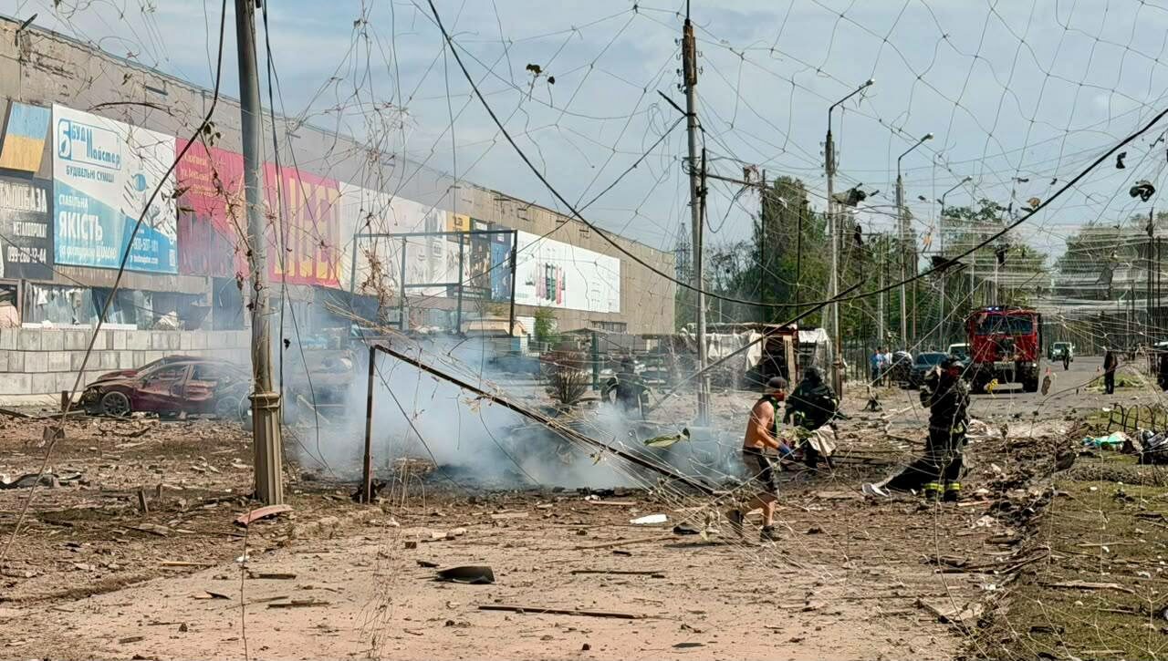 Alertă la Kiev: 10 morți și 100 de răniți, după ce Rusia a atacat un poligon de antrenament. Terenul găzduia o expoziție de arme