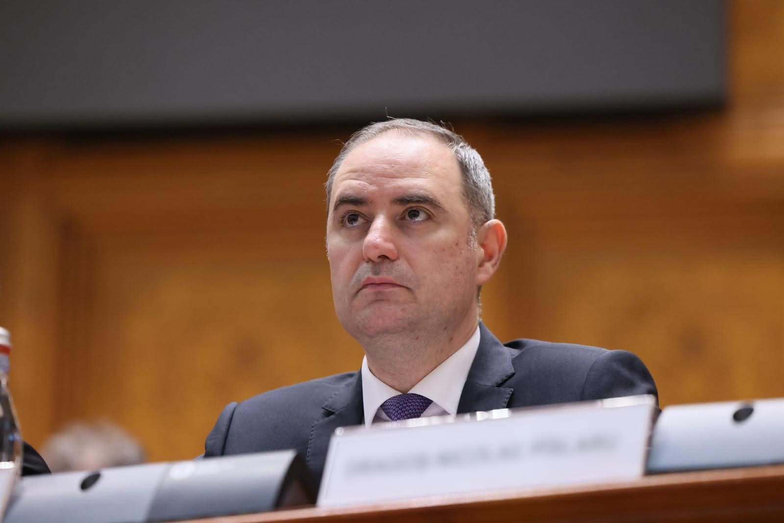 Alexandru Nazare: Problema pe piaţa carburanţilor azi nu mai este doar c&acirc;t costă combustibilul, ci dacă există suficient produs disponibil / Ministerul Finanţelor susţine un mecanism de acciză dinamică, care permite reducerea accizei &icirc;ntre 5% şi 25%