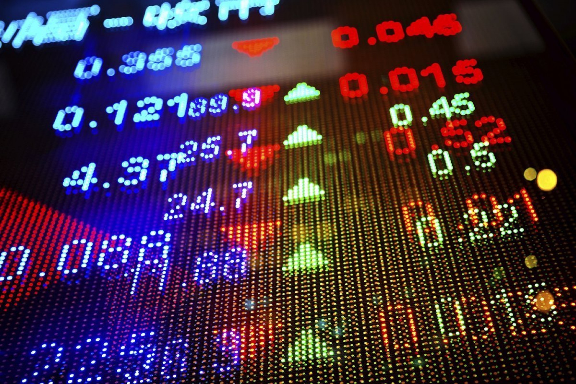 Alphabet și Tesla au pierdut aproape 500 de miliarde de dolari &icirc;ntr-o singură zi. Investitorii se tem de costurile uriașe cu AI