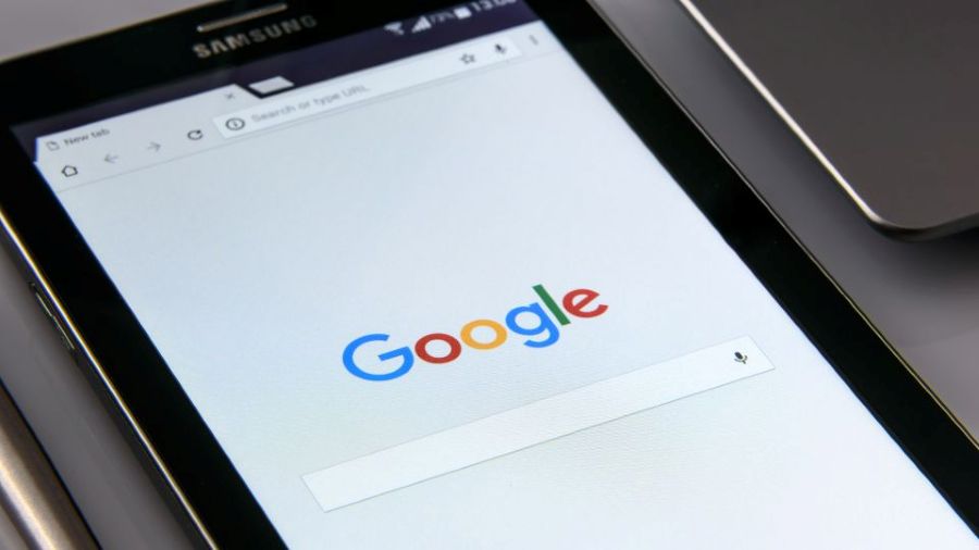 Alphabet, sub presiune pe bursă &icirc;n ciuda rezultatelor record. Costurile investițiilor &icirc;n inteligența artificială cresc puternic