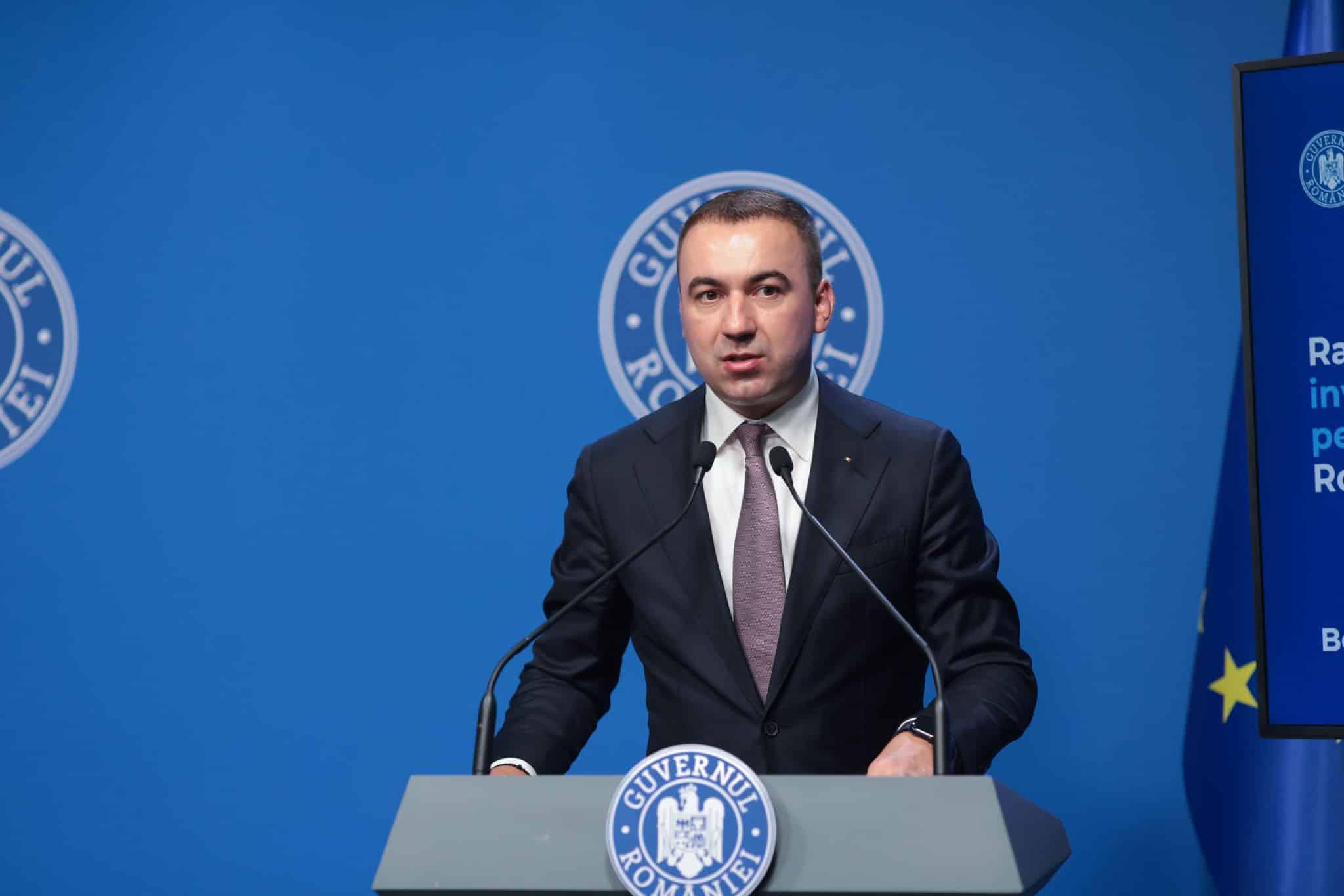 Amendamentul pentru reducerea progresivă a accizei la carburanți a trecut de comisiile din Senat. Bogdan Ivan: Scăderea poate ajunge la 85 de bani pe litru