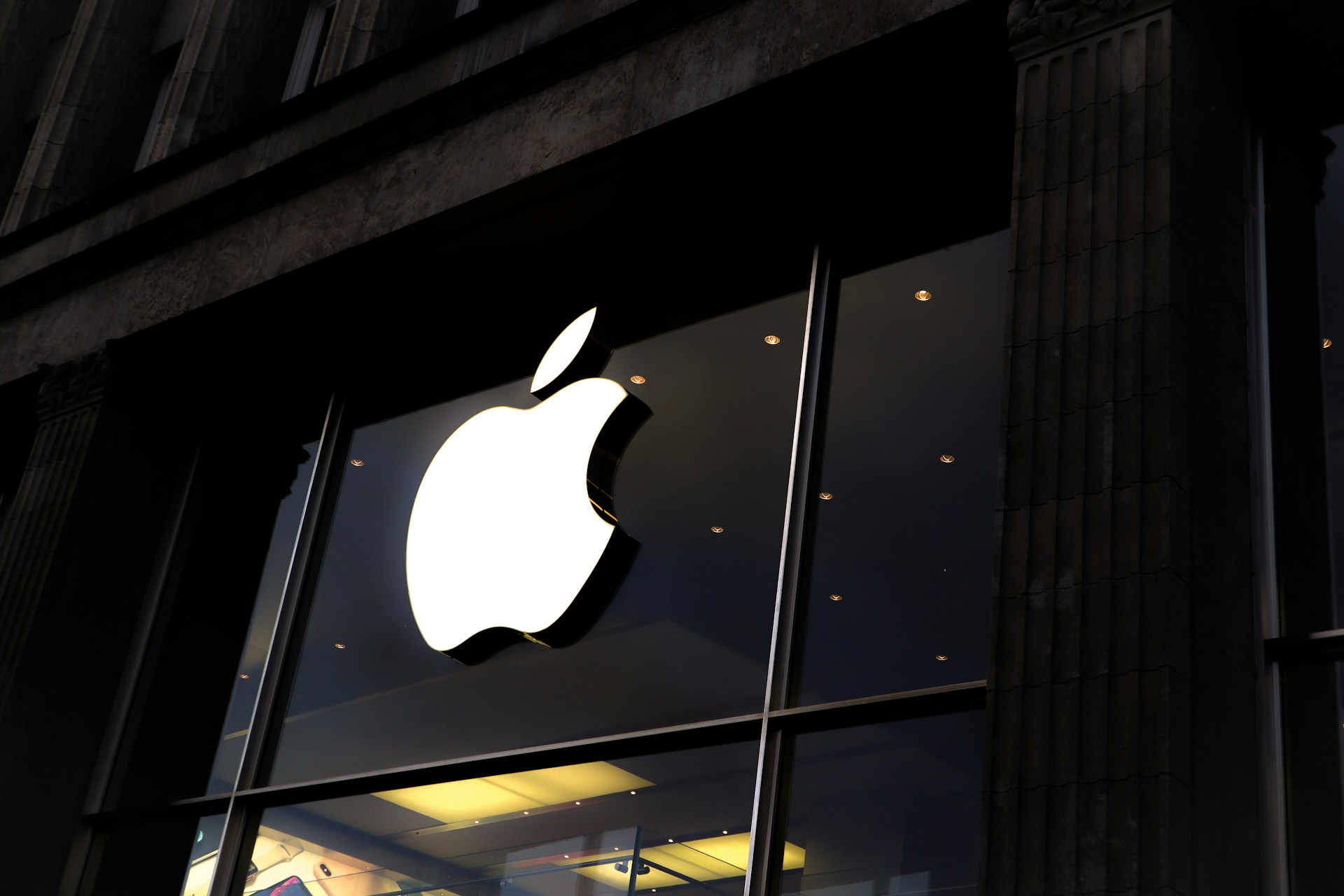 Apple face primul pas spre o &icirc;nțelegere cu guvernul american. Procesul antitrust ar putea fi evitat