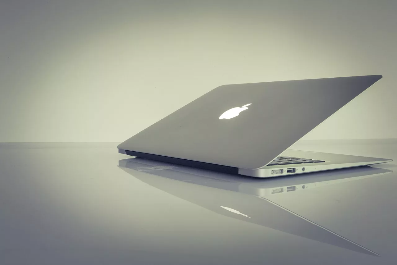 Apple pregătește un val de Mac-uri noi. Primul laptop cu ecran tactil și procesoarele M6 ar putea debuta p&acirc;nă la finalul anului
