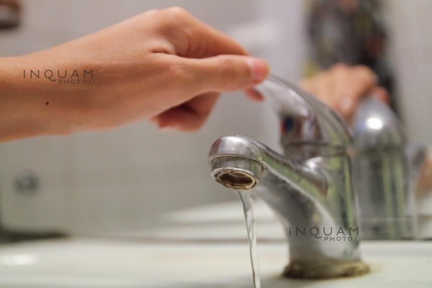 Aproximativ 20.000 de persoane lăsate fără apă, &icirc;n Iran, la temperaturi de p&acirc;nă la 50&deg;C, după ce americanii bombardează două rezervoare de apă potabilă la Sirik, un oraş portuar la Str&acirc;mtoarea Ormuz.