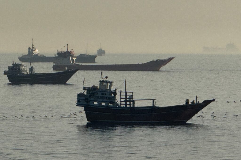 Armata americană anunţă că str&acirc;mtoarea Ormuz este &bdquo;deschisă&rdquo; şi navele tranzitează calea navigabilă / Iranul susține contrariul