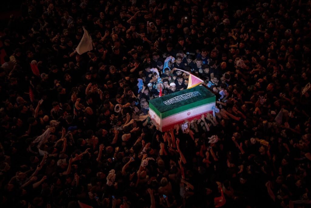 Ayatollahul Ali Khamenei, &icirc;nmorm&acirc;ntat la Mashhad, la c&acirc;teva luni după moartea sa / Absența fiului său Mojtaba alimentează speculații