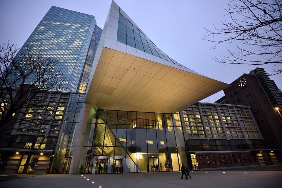 Banca Centrală Europeană menţine nemodificate ratele dob&acirc;nzilor