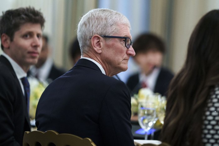 Bătălia coloşilor: Apple dă &icirc;n judecată OpenAI şi acuză creatorul ChatGPT că ar fi furat informaţii strict secrete