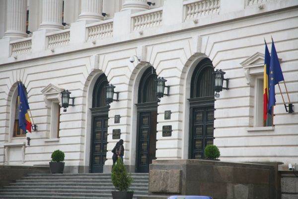 BNR: Deficitul de cont curent al Rom&acirc;niei a ajuns la 11,4 milioane euro &icirc;n primele cinci luni din 2026