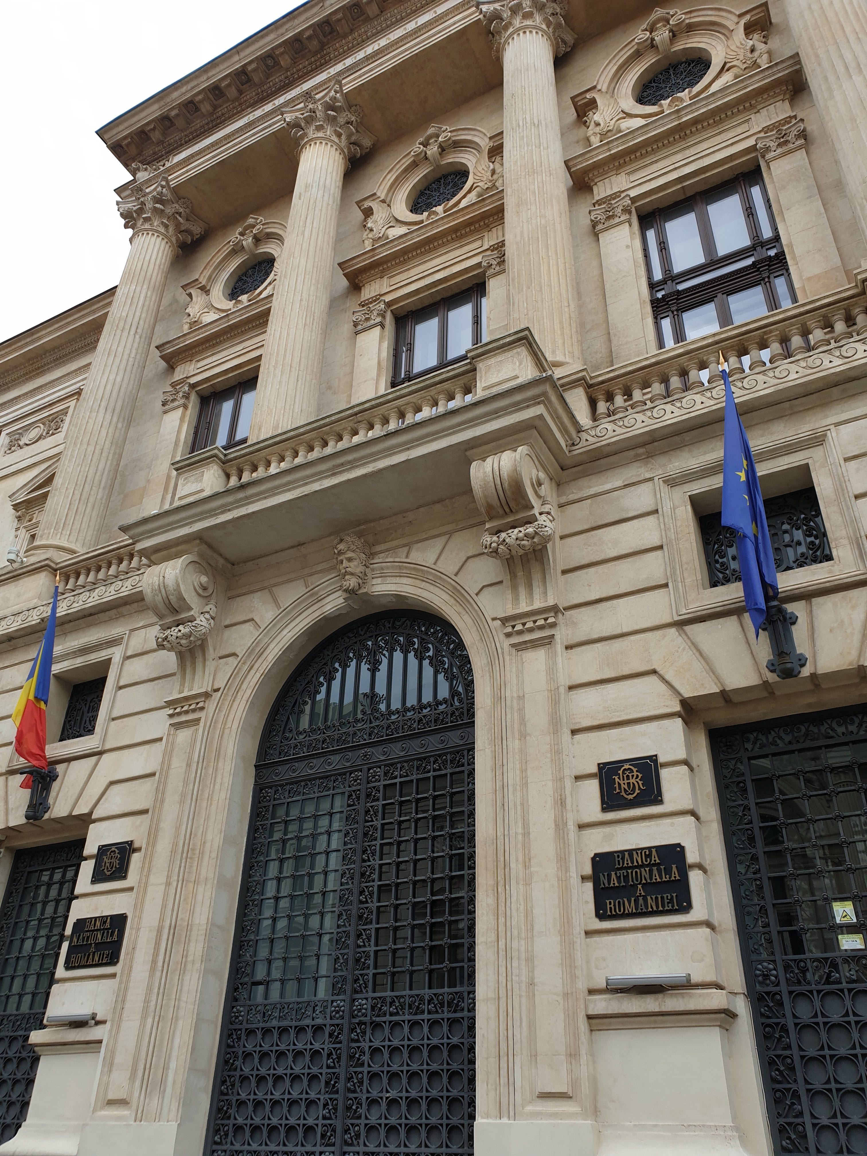 BNR: Modelele avansate de inteligență artificială pot amplifica riscurile cibernetice la adresa sistemului financiar; avertismentul european are caracter preventiv