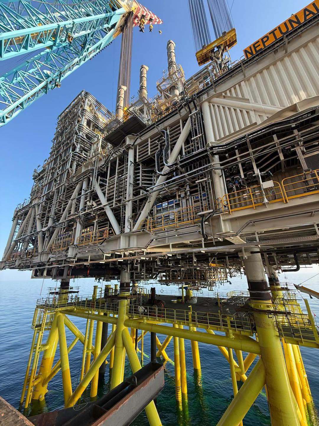 Bogdan Ivan: Neptun Deep nu mai este un proiect pe h&acirc;rtie. Platforma de producţie &bdquo;Neptun Alpha&rdquo; a fost instalată &icirc;n Marea Neagră, conducta de 160 de kilometri p&acirc;nă la ţărm este finalizată, iar şase dintre cele zece sonde de producţie sunt deja realizate