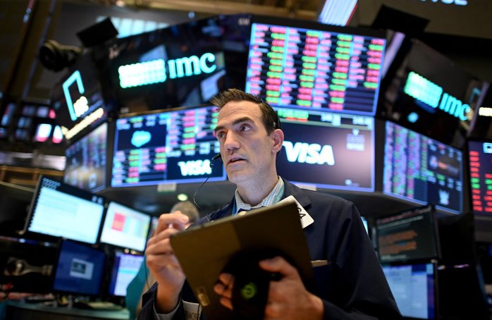 Boom-ul AI, tot mai des sub presiunea investitorilor de pe Wall Street. Indicele Nasdaq 100, care concentrează cele mai mari companii din tehnologie, pierde marţi 1,6% şi se pregăteşte să intre &icirc;n teritoriu de corecţie