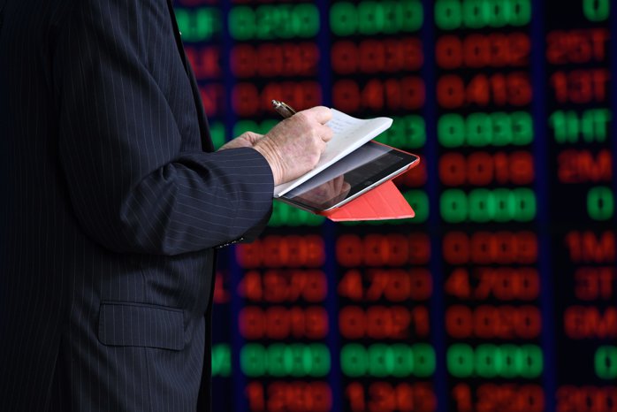 Bursa de la Bucureşti se alătură pieţelor vestice şi scade uşor miercuri, cu deprecieri la Sphera, Nuclearelectrica şi OMV Petrom