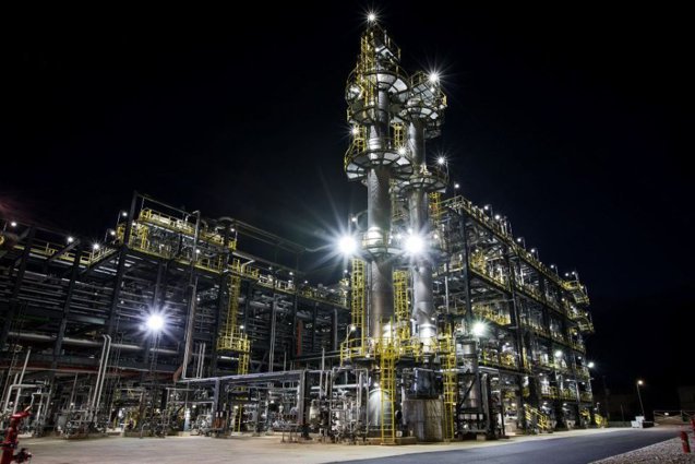 Bursă. OMV Petrom raportează un preţ realizat al ţiţeiului de 92 dolari pe baril &icirc;n T2/2026, dar taxa de solidaritate şi plafonarea marjelor de rafinare erodează c&acirc;ştigurile suplimentare