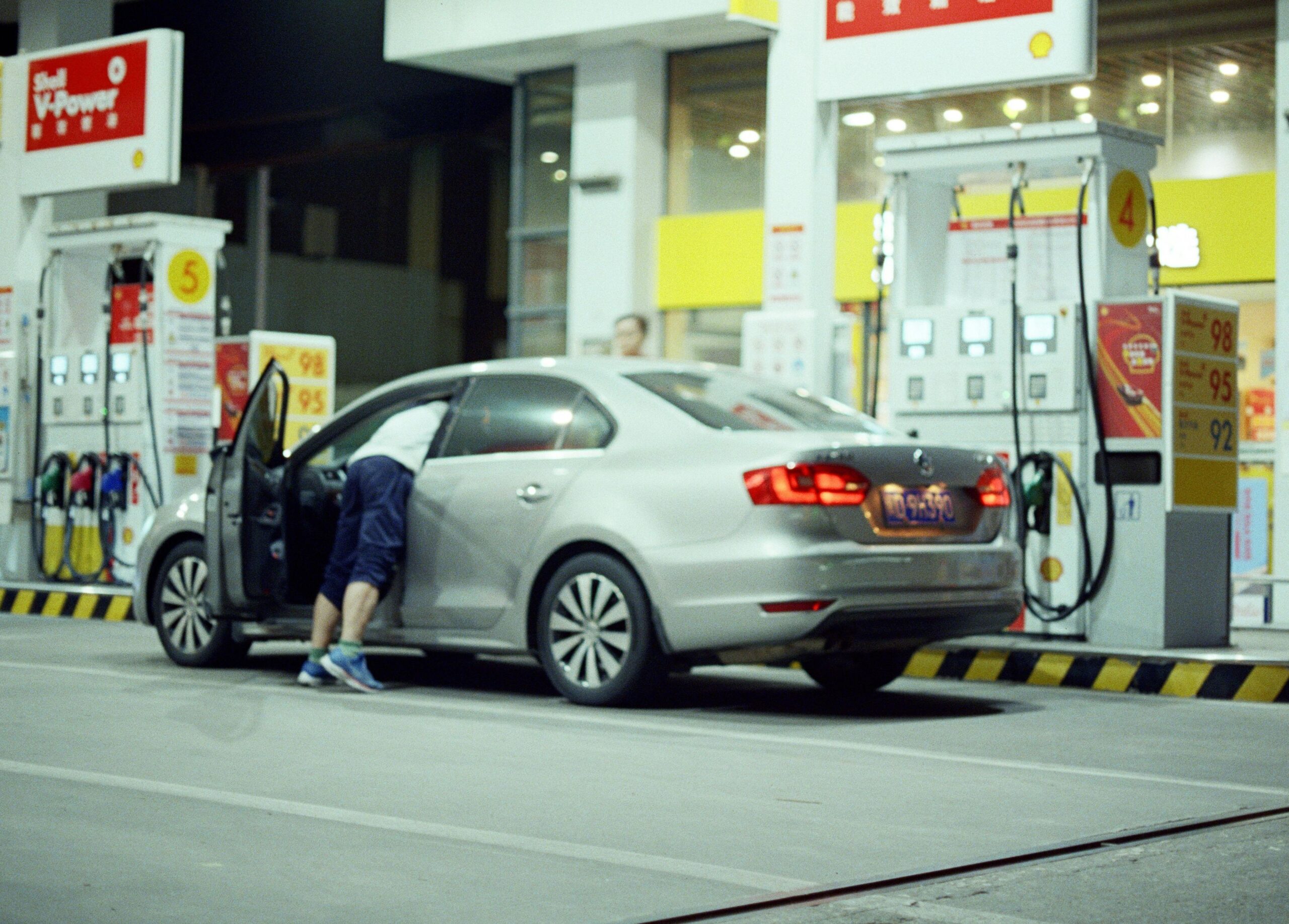 C&acirc;t de mare este riscul unei pene de carburanți &icirc;n Rom&acirc;nia. Rompetrol caută rute alternative pentru petrolul din Kazahstan