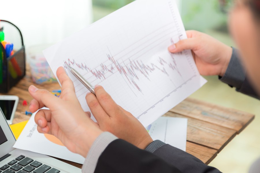 Cea mai nefericită combinație pentru Rom&acirc;nia: recesiune plus inflație de 10,7%. Cine a băgat țara &icirc;n criză