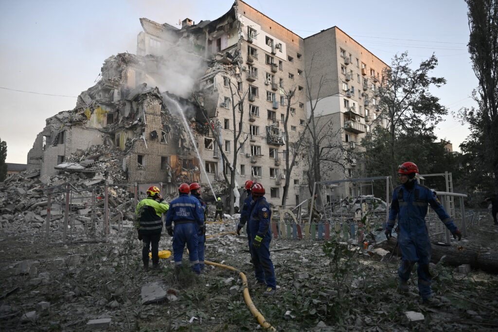 Cel puţin 10 morţi şi aproape 100 de răniţi &icirc;ntr-un atac cu o rachetă rusească &icirc;n apropiere de Kiev