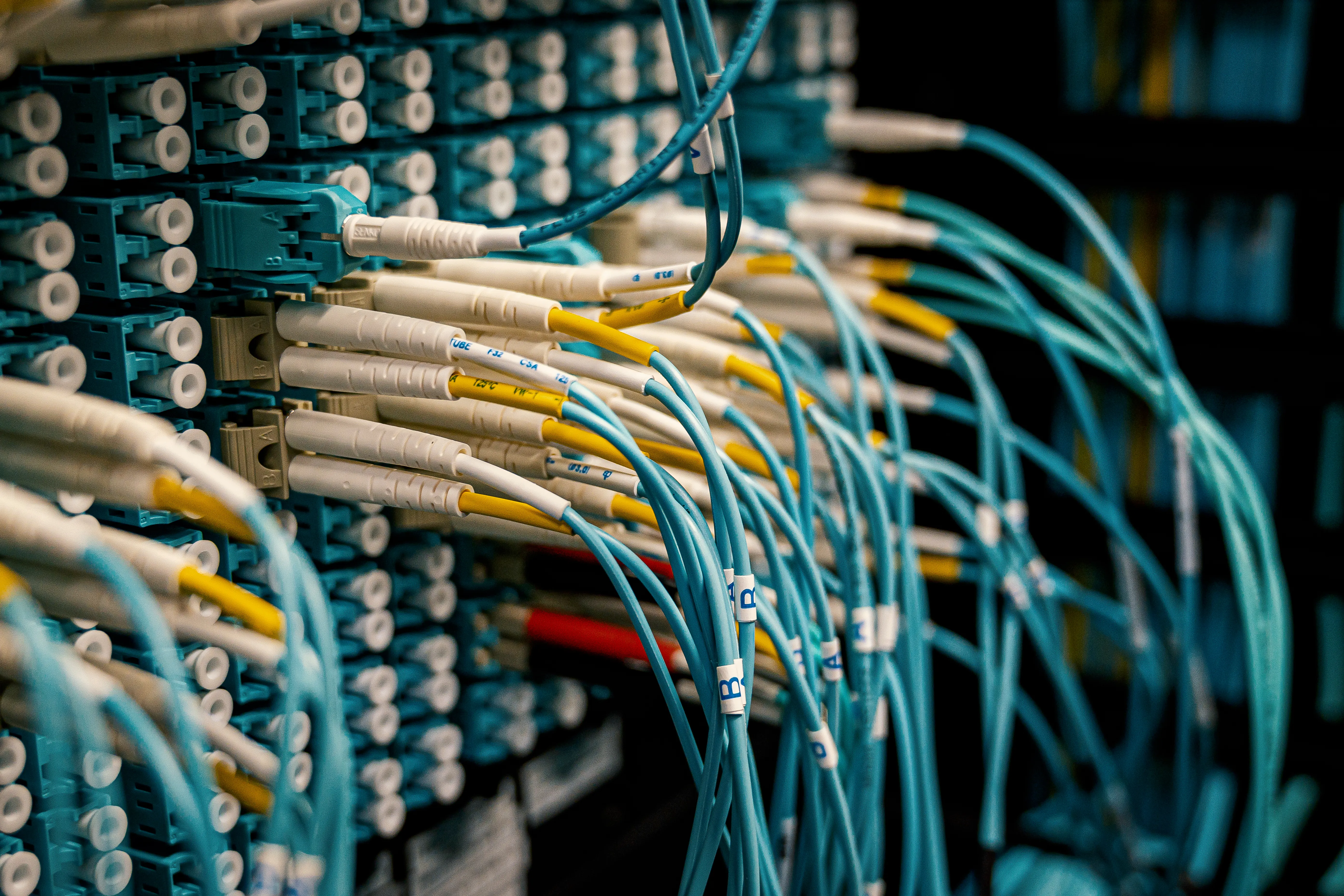 Centrele de date pot ajunge să concureze cu industria și gospodăriile pentru electricitatea disponibilă
