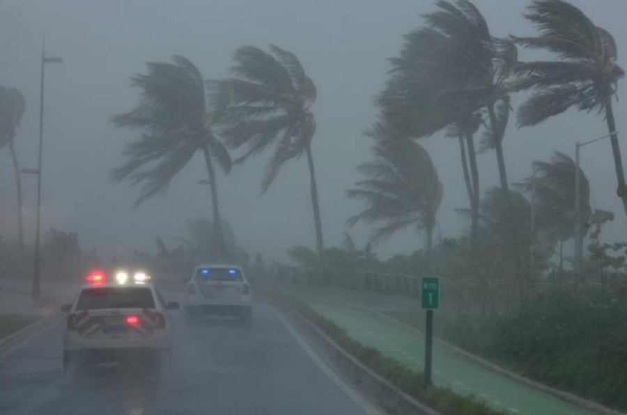 Centrul Naţional pentru Uragane din SUA avertizează asupra unui risc de 80% de formare a unui ciclon tropical &icirc;n apropierea Floridei