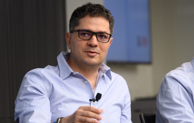 CEO-ul FlowX.AI, care lucrează cu Banca Transilvania și BNP Paribas: Directorii din bănci folosesc deja zilnic ChatGPT. Acum vor AI pentru &icirc;ntreaga organizație. Băncile viitorului nu vor avea AI, ci vor fi AI