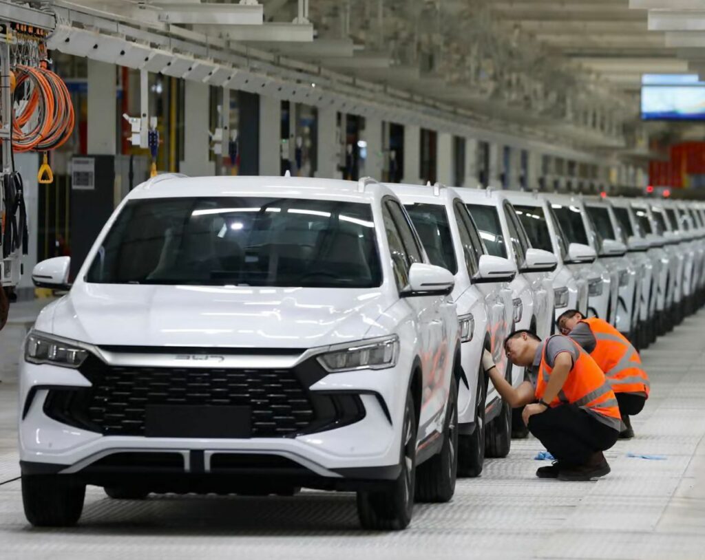 China cucerește piețele externe cu mașinile electrice. Exporturile au explodat cu 80% într-un singur an