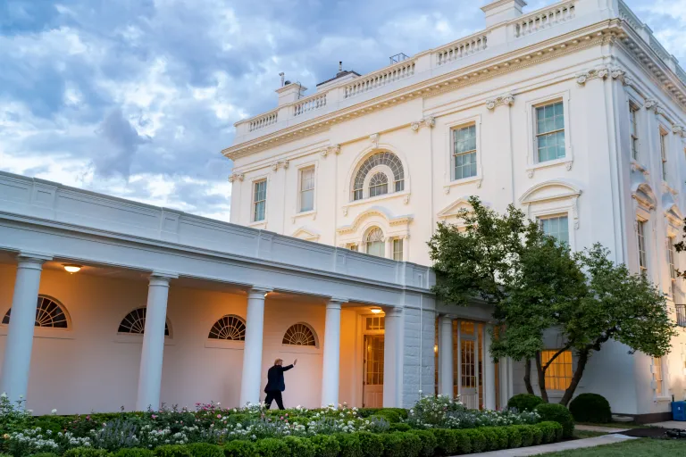 CNBC: Casa Albă &icirc;şi extinde controlul asupra accesului la cele mai avansate modele de inteligenţă artificială