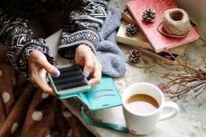 CNBC: Meta, acuzată că a &icirc;ncălcat legislaţia UE cu design-uri and &bdquo;dependente and &rdquo; pentru Instagram şi Facebook