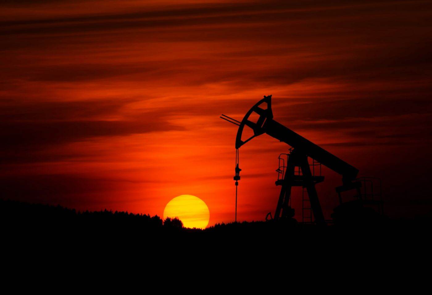 CNBC: Petrolul a crescut cu peste 7% după ameninţările lui Trump la adresa Iranului