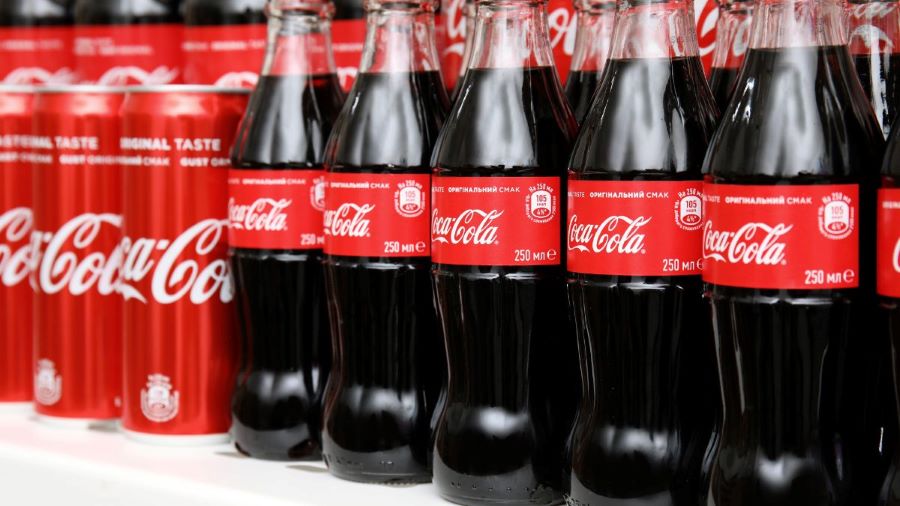 Coca-Cola depășește estimările &icirc;n trimestrul al doilea din 2026 și majorează prognoza anuală: venituri de 13,4 miliarde de dolari și profit pe acțiune de 1,03 dolari