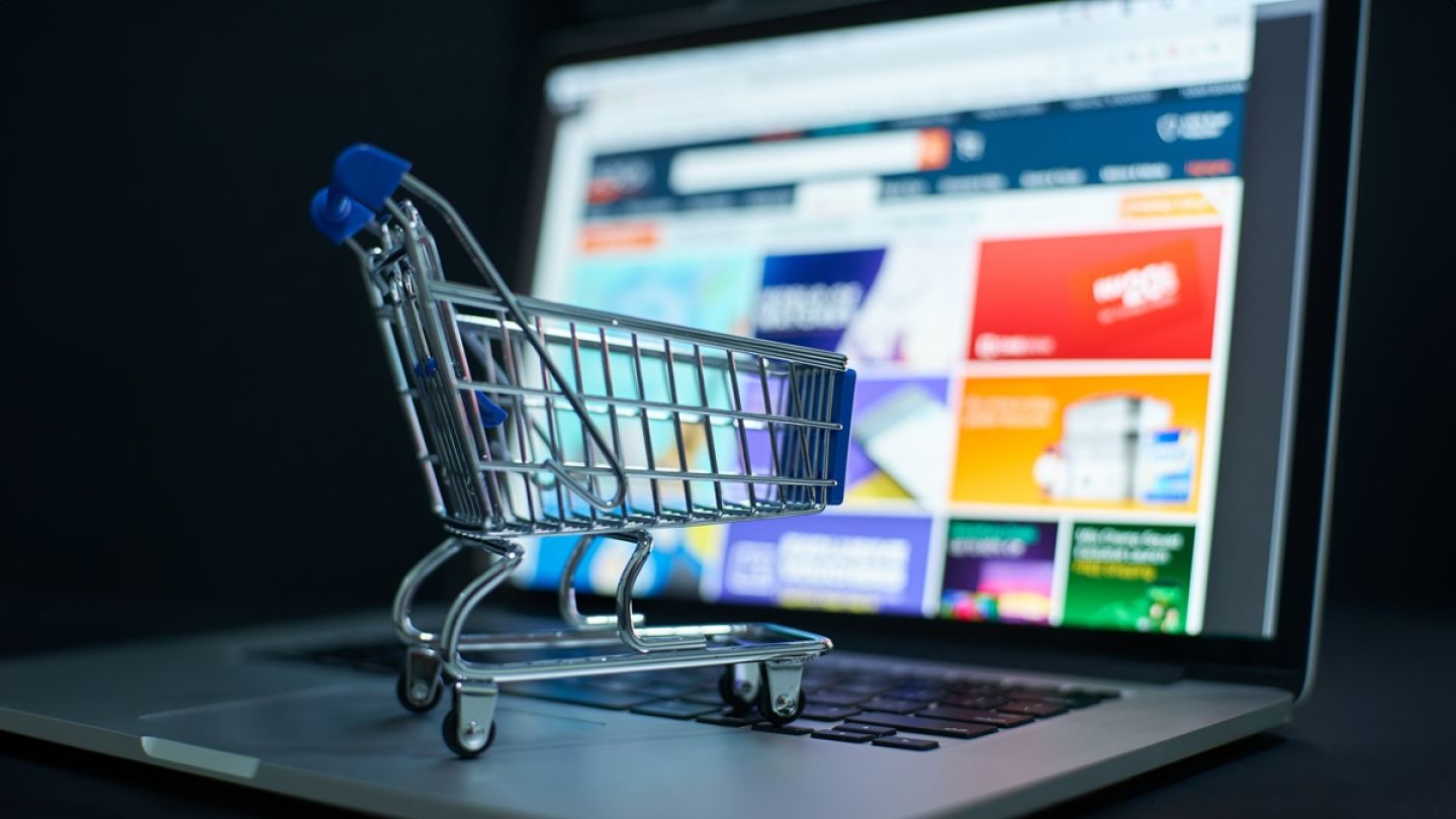 Comisia Europeană a amendat AliExpress cu 550 de milioane euro pentru v&acirc;nzarea de produse contrafăcute