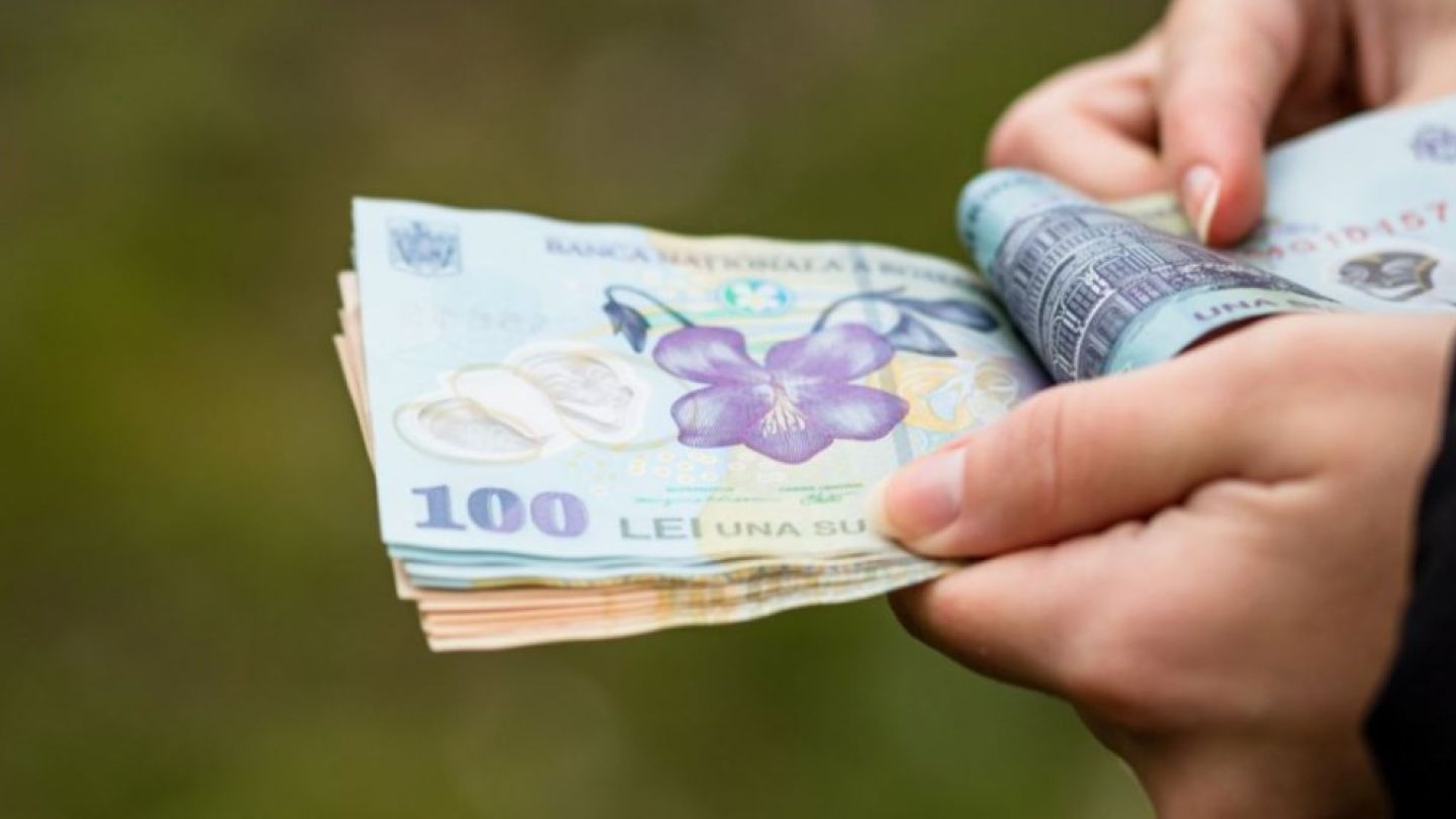Companiile listate la Bursa de la București care &icirc;ți dau bani doar pentru că le deții acțiunile. Cine plătește cele mai bune dividende