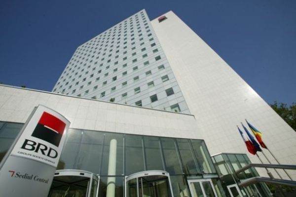 Conflict de muncă la una dintre cele mai mari bănci din Rom&acirc;nia. Angajații BRD acuză pierderi de mii de lei per salariat, tensiunile continuă. Banca confirmă eșecul negocierilor