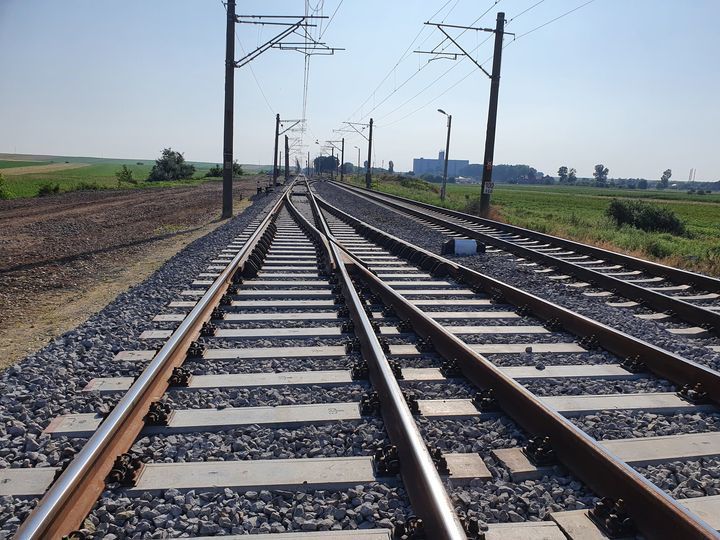 Contract de sute milioane euro semnat &icirc;n Rom&acirc;nia. Asocierea GEK Terna-Alstom va reabilita tronsonul feroviar Filiași-Igiroasa