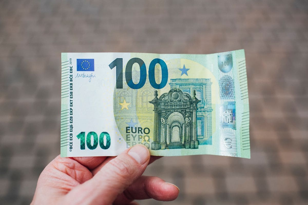 Cursul euro urcă din nou. Ce trebuie să știi dacă schimbi valută &icirc;n această perioadă