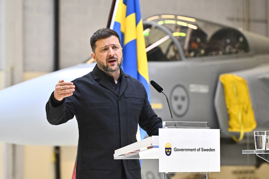 „Dacă Ucraina arde, va arde și Moscova”. Zelenski avertizează Kremlinul după atacul asupra celei mai mari rafinării din capitala rusă