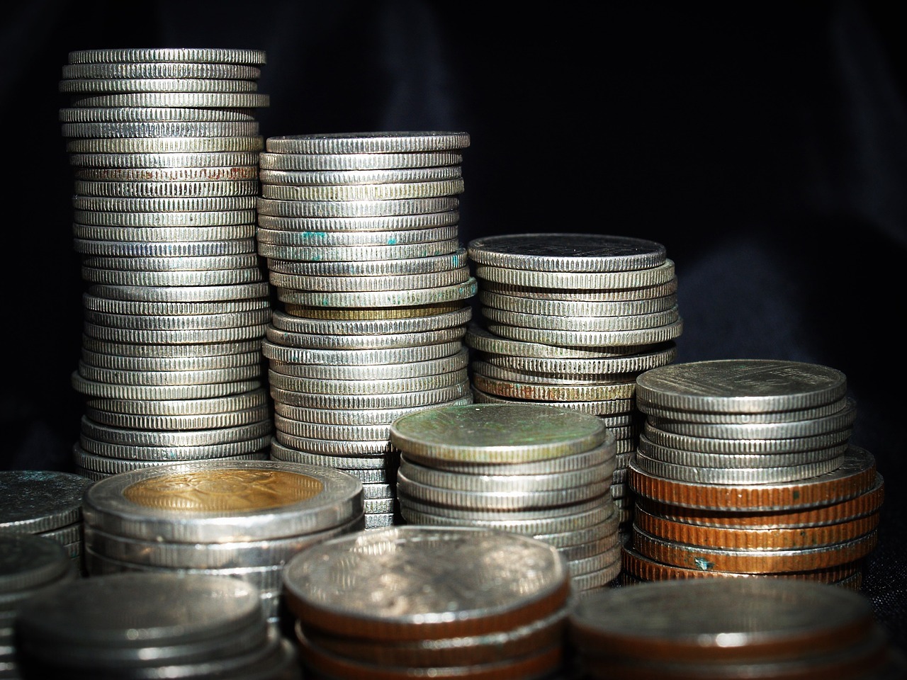 Datoria externă a Rom&acirc;niei, la un nou record. Situația la investiții străine