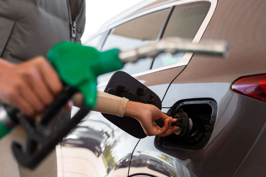 De ce a depășit motorina 10 lei pe litru, deși petrolul s-a ieftinit: Explicațiile fostului ministru al Energiei, Bogdan Ivan