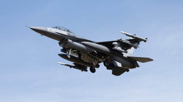 De ce trimite Rom&acirc;nia avioane F-16 după dronele rusești și nu le doboară cu sisteme de la sol. Generalul Virgil Bălăceanu: &bdquo;Putem compara costul unei rachete cu viața oamenilor?&rdquo;