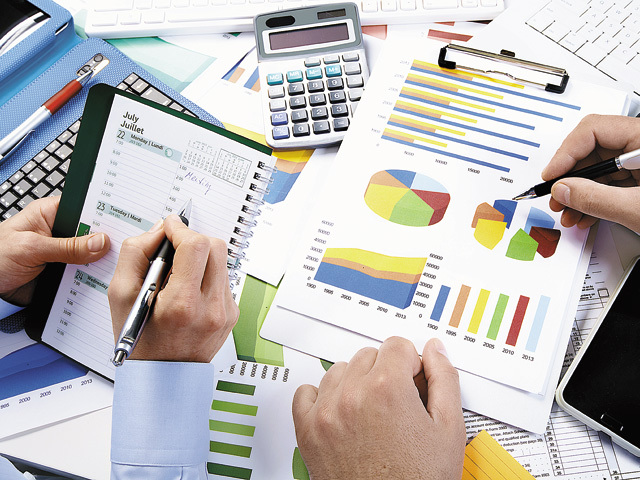 Deficitul de cont curent s-a redus &icirc;n primele cinci luni cu 600 mil.euro faţă de perioada similară din 2025, la 11,4 mld.euro. Balanţa bunurilor a consemnat un deficit de 13,2 miliarde euro, &icirc;n scădere, iar excedentul din zona de servicii a rămas constant