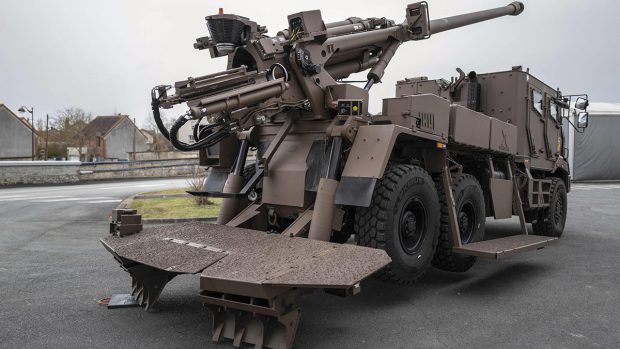 Dispută pe Pilonul 2 de pensii. Bolojan vrea ca banii să fie investiți &icirc;n industria de armament, ASF avertizează cu privire la riscuri și cere aviz CSAT