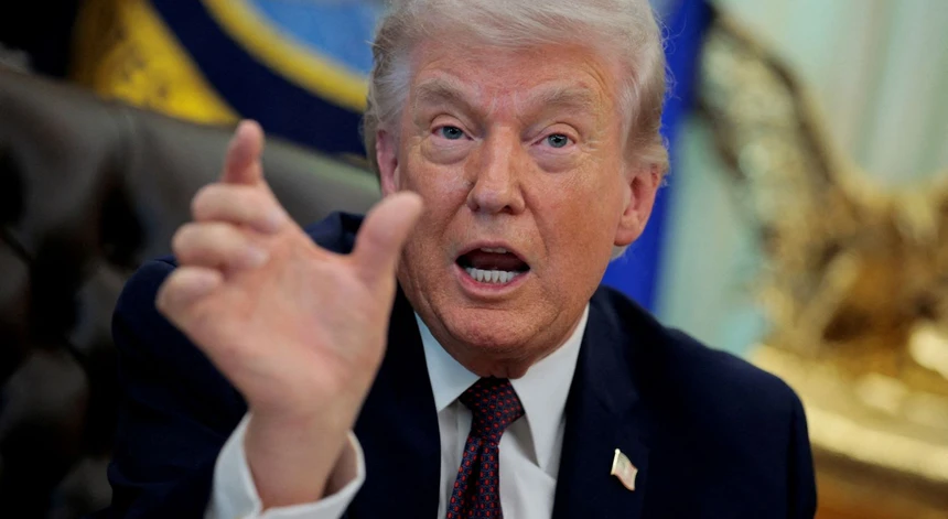 Donald Trump renunță la taxa de protecție de 20% pentru navele care trec prin Str&acirc;mtoarea Ormuz