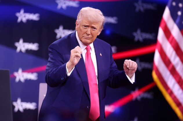 Donald Trump spune că ar putea să reintroducă &icirc;n scurt timp sancțiuni &icirc;mpotriva exporturilor de petrol rusesc