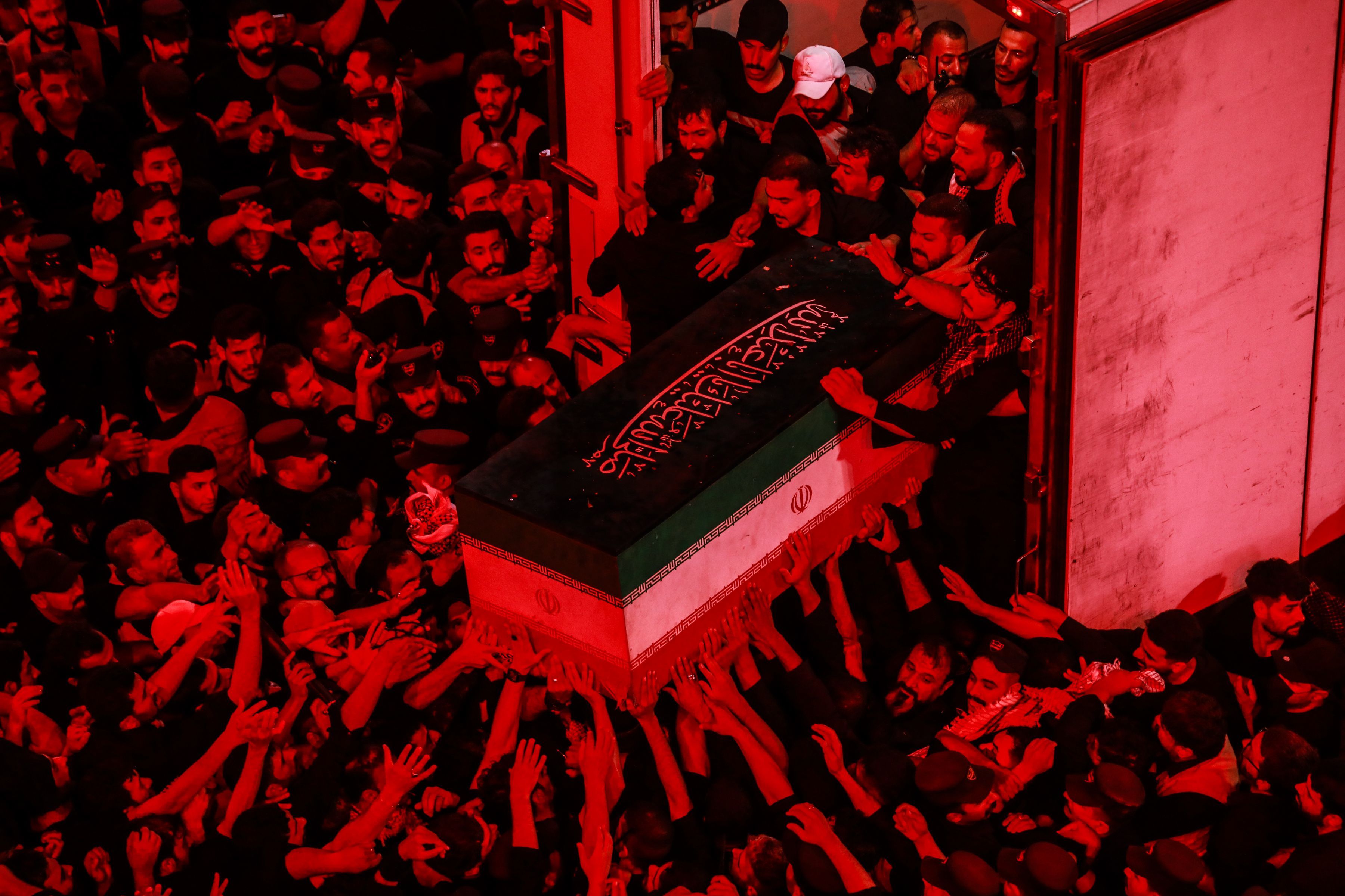 După mai bine de patru luni, Iranul şi-a &icirc;nmorm&acirc;ntat liderul asasinat odată cu un nou episod de atacuri reciproce cu SUA