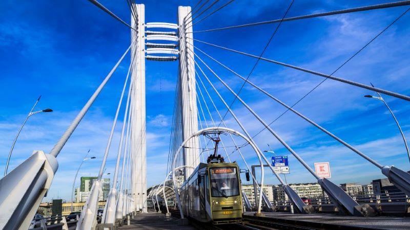 Economia Rom&acirc;niei intră &icirc;n zona de risc: PIB-ul scade, iar inflația sare din nou de 10%