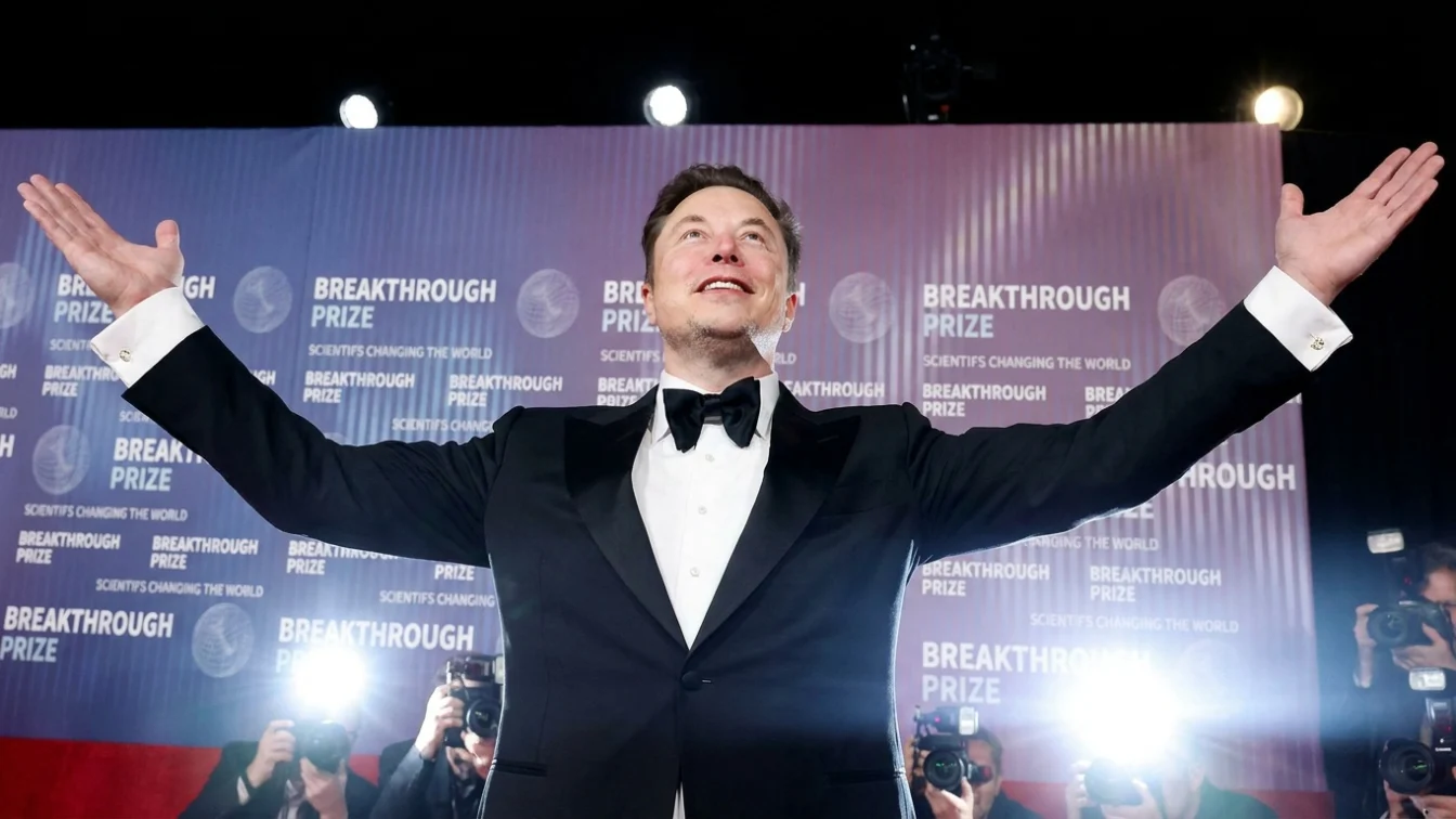 Elon Musk consolidează controlul SpaceX &icirc;nainte de IPO. Deține 50% din voturi și patru funcții cheie.