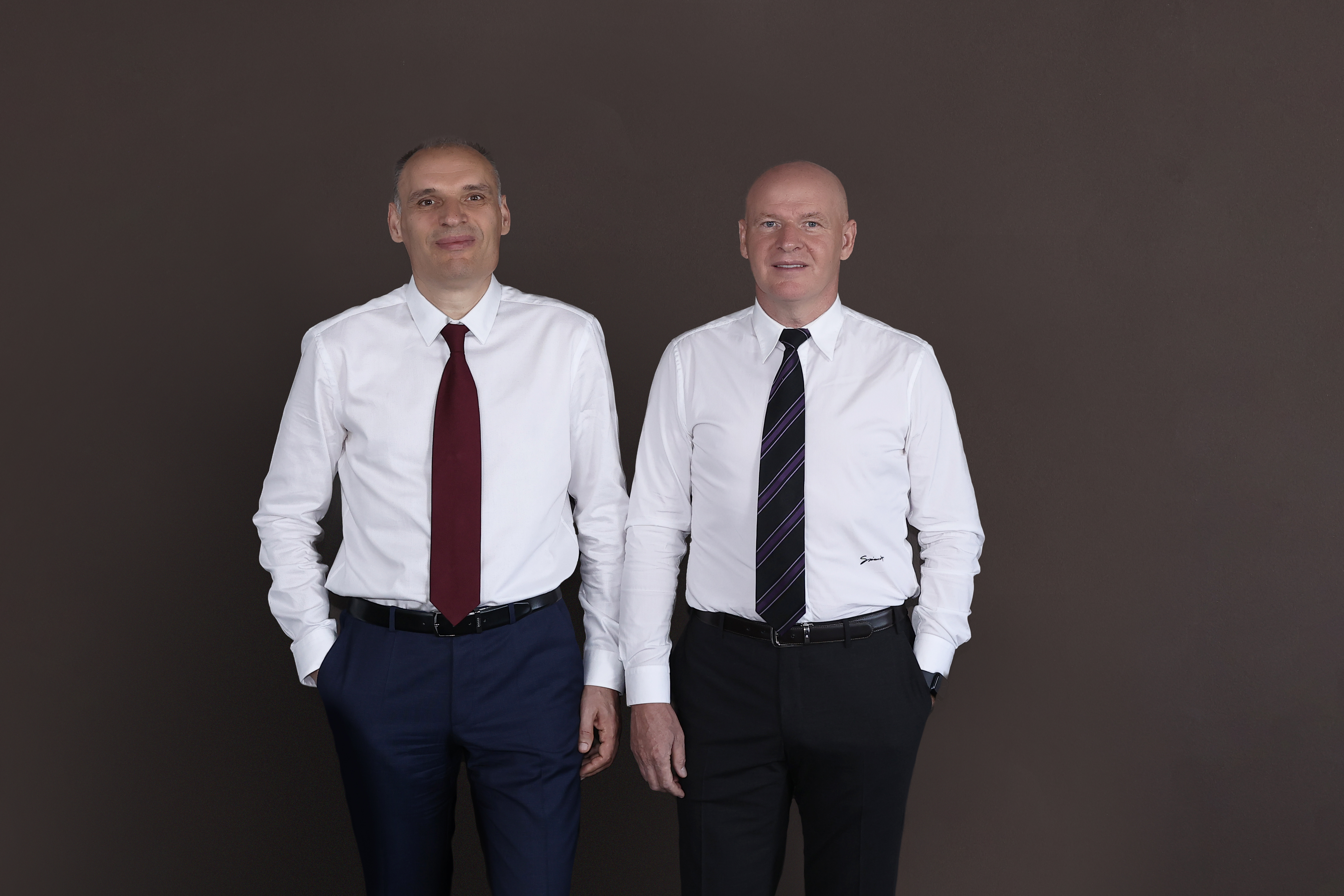 EXCLUSIV SURPRIZĂ Frații Pavăl, proprietarii Dedeman, vor magazinele Carrefour din Rom&acirc;nia